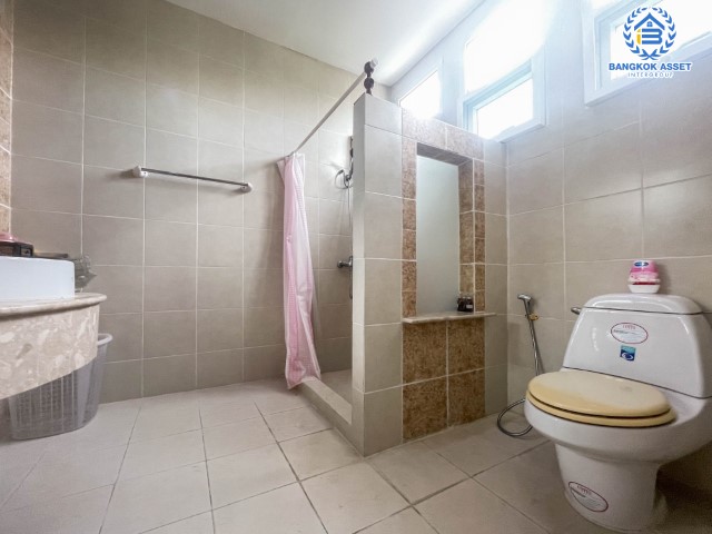 *****ทาวน์เฮ้าส์มือสอง 3 ชั้น ม.ภุมรินทร์ พหลโยธิน72 หลังมุม บนเนื้อที่ 37 ตร.ว. ฟังก์ชัน 5 ห้องนอน 4 ห้องน้ำ 2 ที่จอดรถ แถมฟรี! 3 เครื่องปรับอากาศ 7 เครื่อง และปั๊มน้ำ 1 เครื่อง ทำเลดีมาก เชื่อมต่อ ถ.พหลโยธิน, ถ.รังสิต-ปทุมธานี ใกล้ห้างเซียร์รังสิต ฟิวเจอร์พาร์ครังสิต และรถไฟฟ้าสายสีแดงเข้ม "สถานีหลักหก"